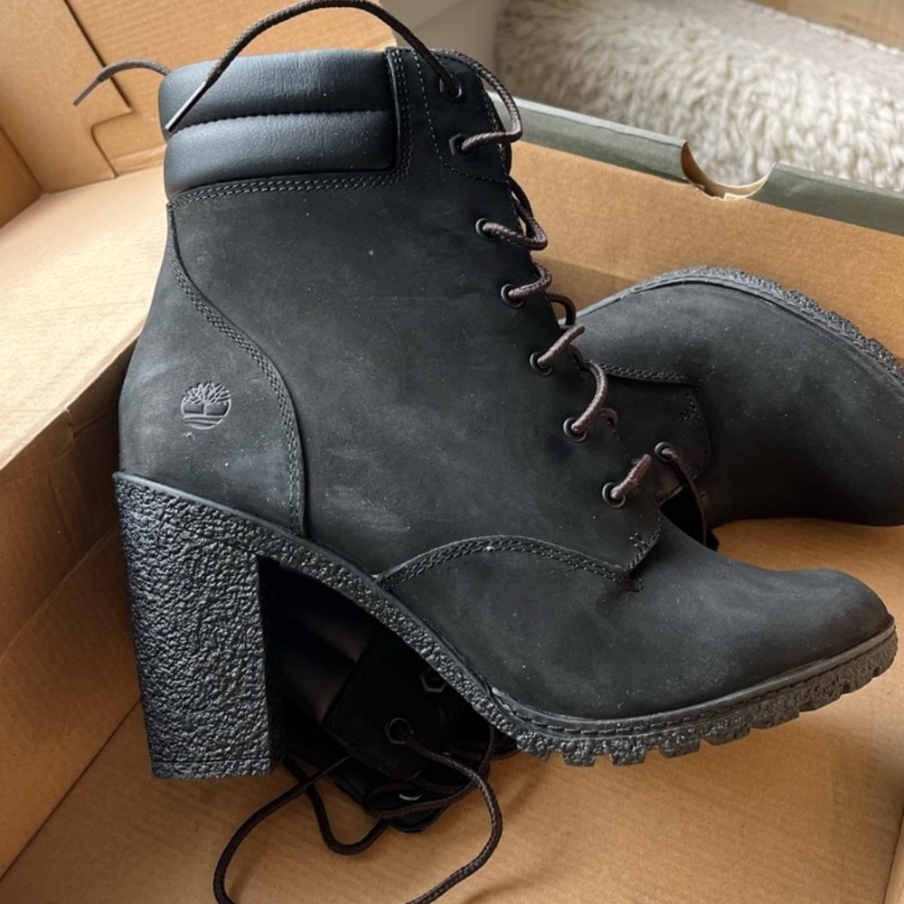 Timberland Black Lace Up Booties Size 9